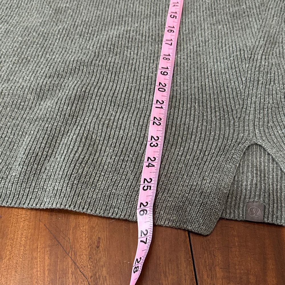 lululemon athletica Men's Charcoal Crewneck Sweater - Picture 14 of 14